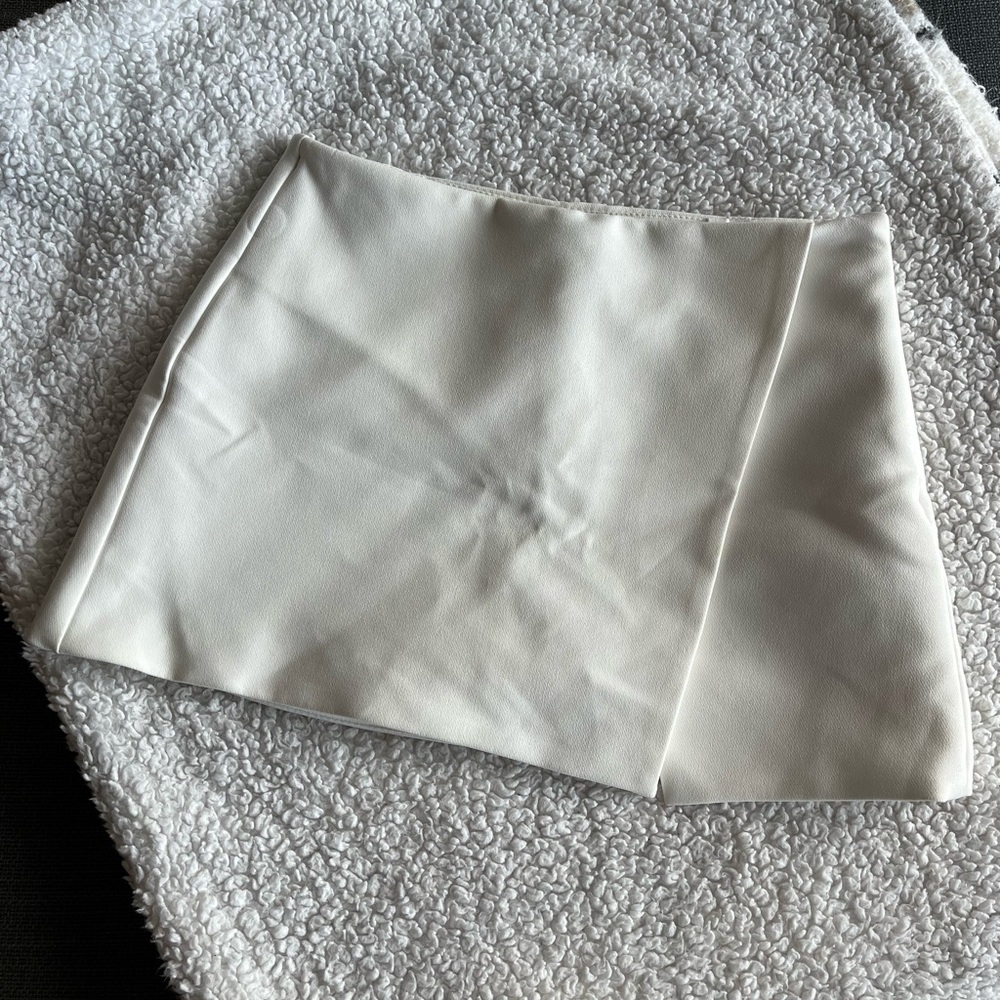 Zara white Mini Skort size small
